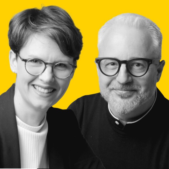 Emilie_Didier_yellowBG