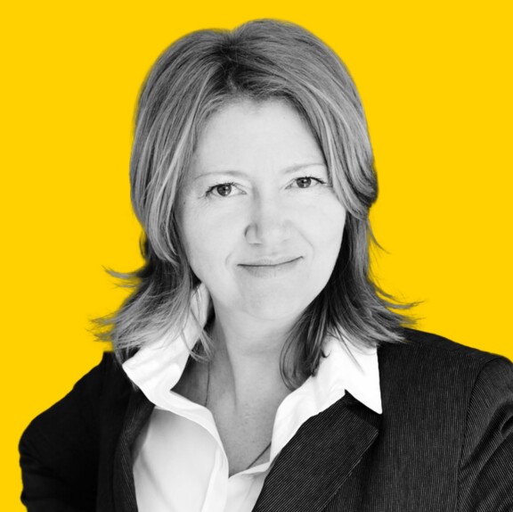 Jacinthe_Ouellet_yellowBG