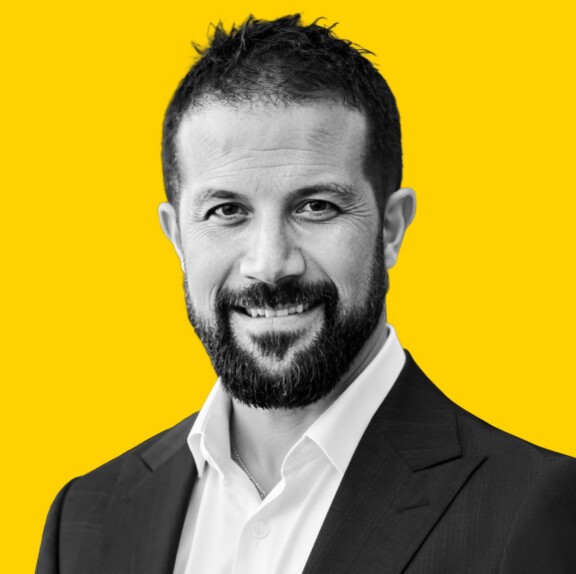 Patricio_Larrea_yellowBG